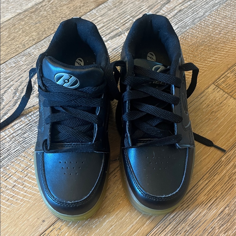 Black Heelys Shoe - size 4Y